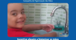 Incentive alguém a higienizar as mãos