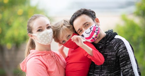 Crianças também devem usar máscaras